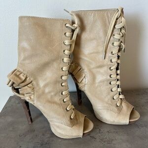 BETSEY JOHNSON LIZZY LACE UP BOOTS SIZE 9